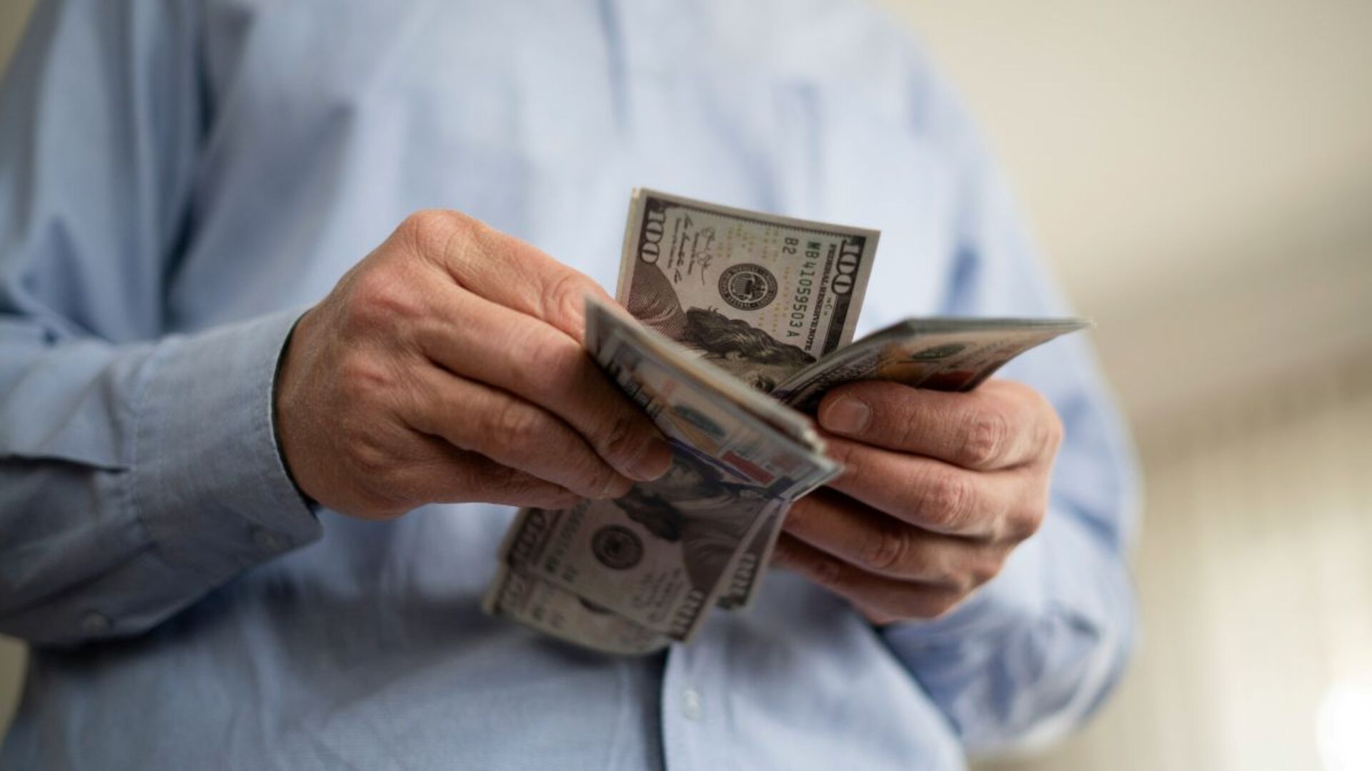 Restaurant Owner Returns $12,000 He Found in an Old Tool Cabinet to Rightful Owner. 